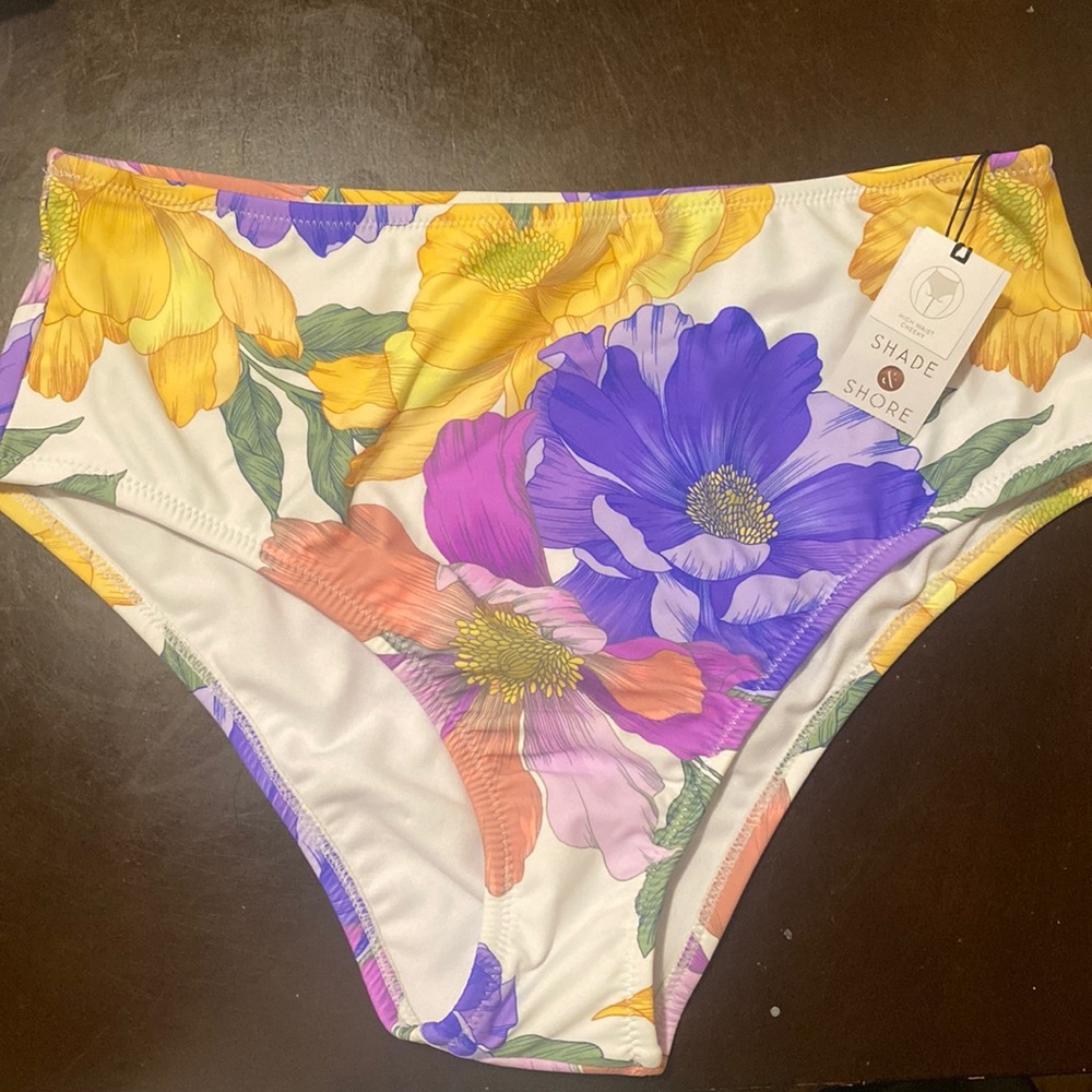 NWT Shade & Shore Target high waist cheeky swim bottom in size Large (12-14)